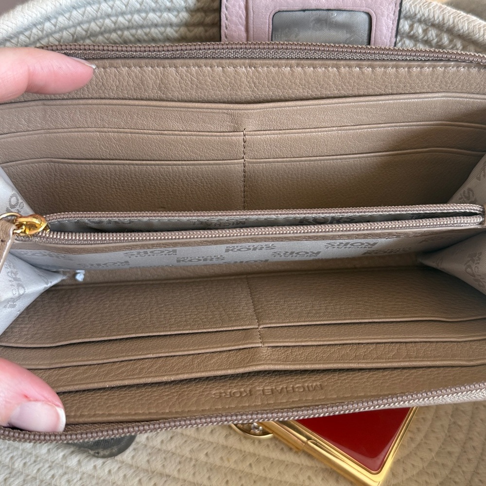 Rehab Bundle- Gucci, Michael Kors, Kate Spade, White House Black Market - Picture 4 of 12